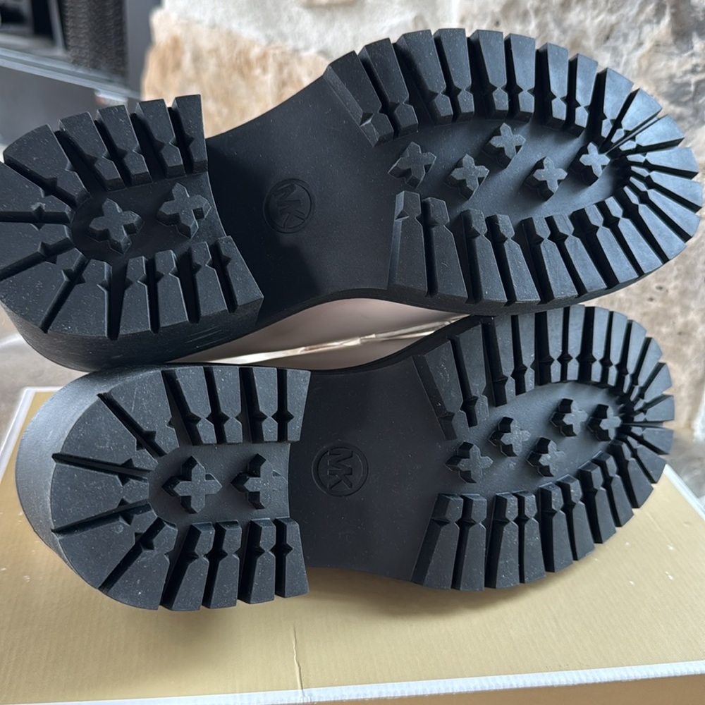 Michael Kors Rocco Heeled Loafer Size 7 Cream Preppy Trendy New in Box - Picture 3 of 5